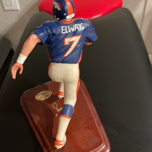 John Elway Figurine by Danbury Mint - Picture 3 of 5
